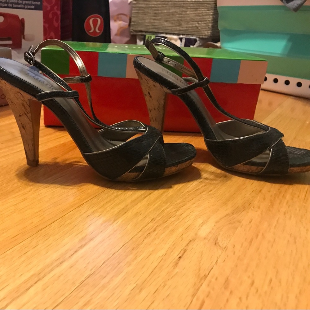 Shoes - Picture 2 of 4